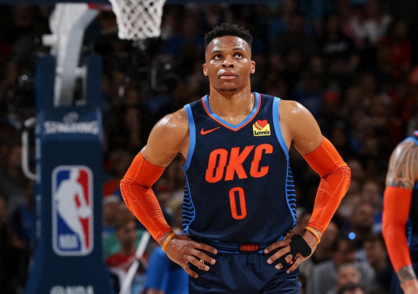 开云体育平台-我才刚出汗，你就累脱水了”，盘点NBA5大体力怪 库里似非人类